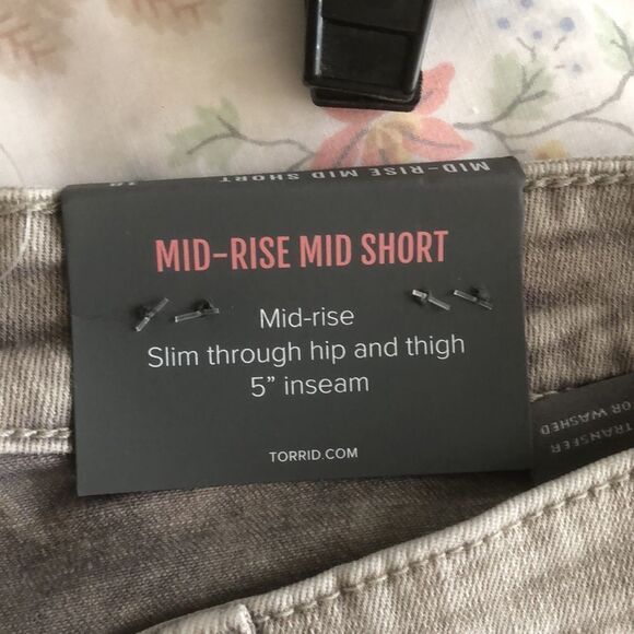 Torrid MidRise Vintage Stretch Shorts Size 18 NWT Smokestack - Picture 4 of 6